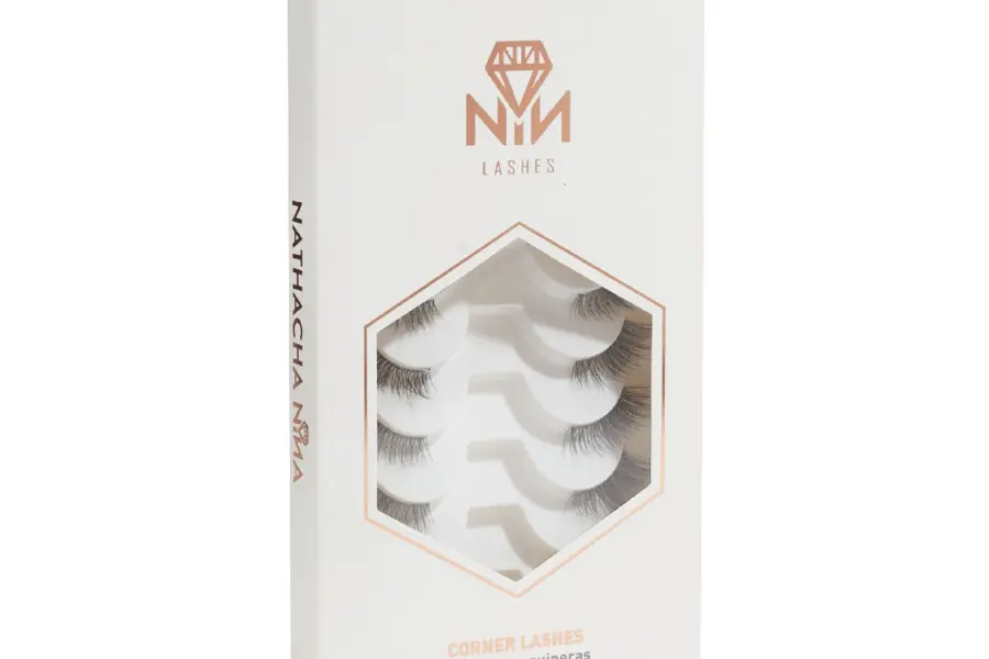 CORNER LASHES Nathacha Nina